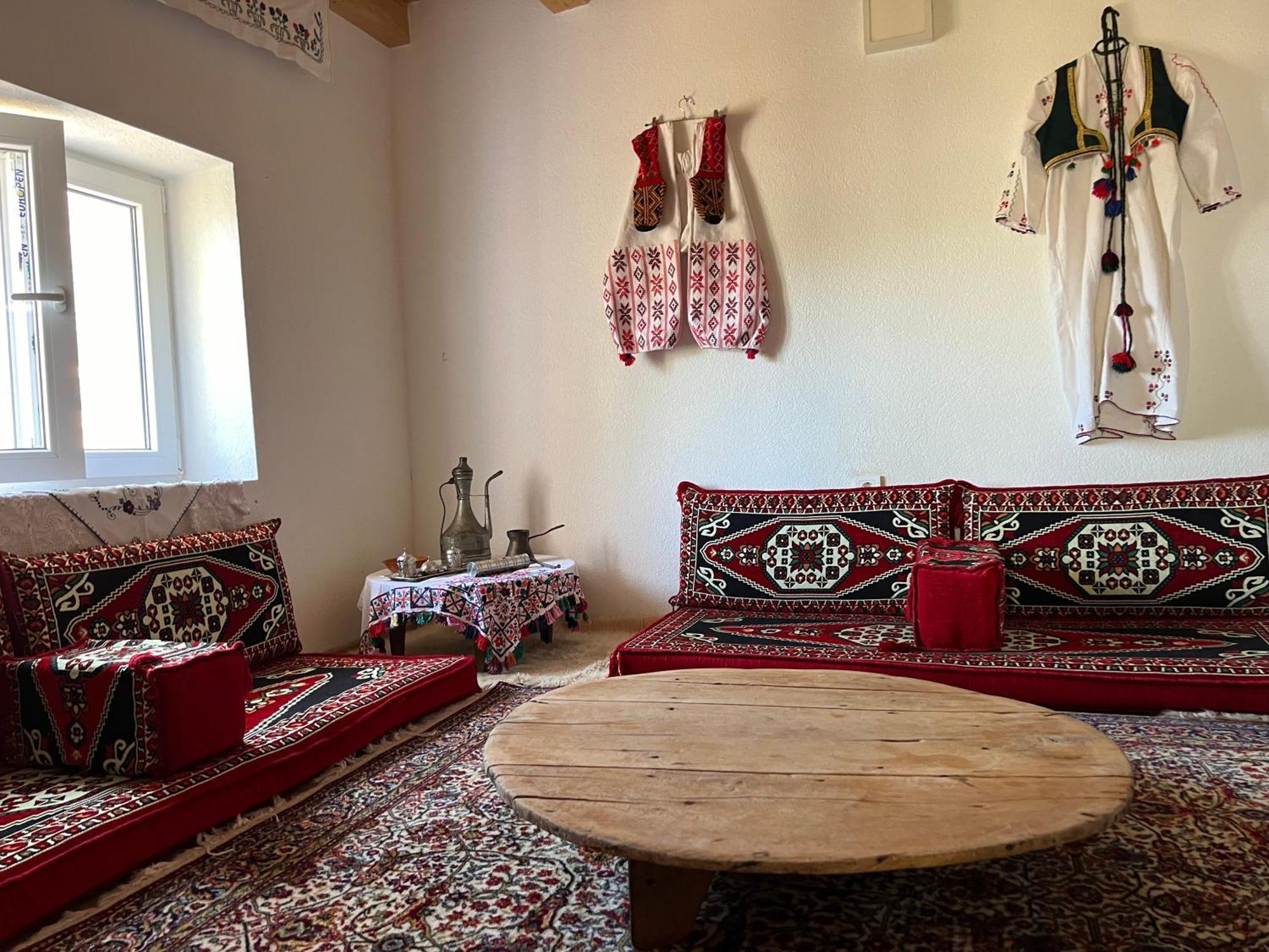 Gornji Lukomir Kod Kapetana Tea Bed & Breakfast エクステリア 写真